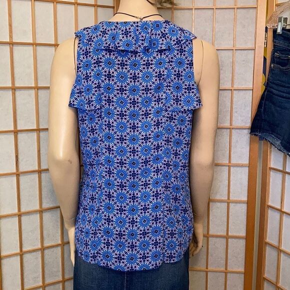 3/$20 Banana Republic Sleeveless Top w/ ruffles - Picture 4 of 7